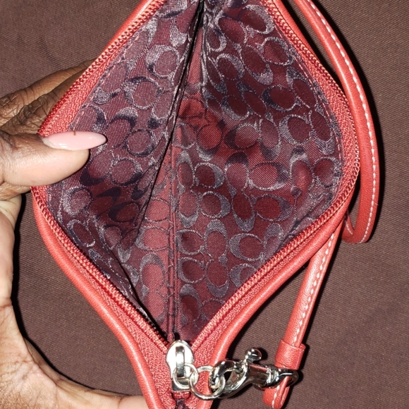 Coach wristlet - Picture 3 of 3